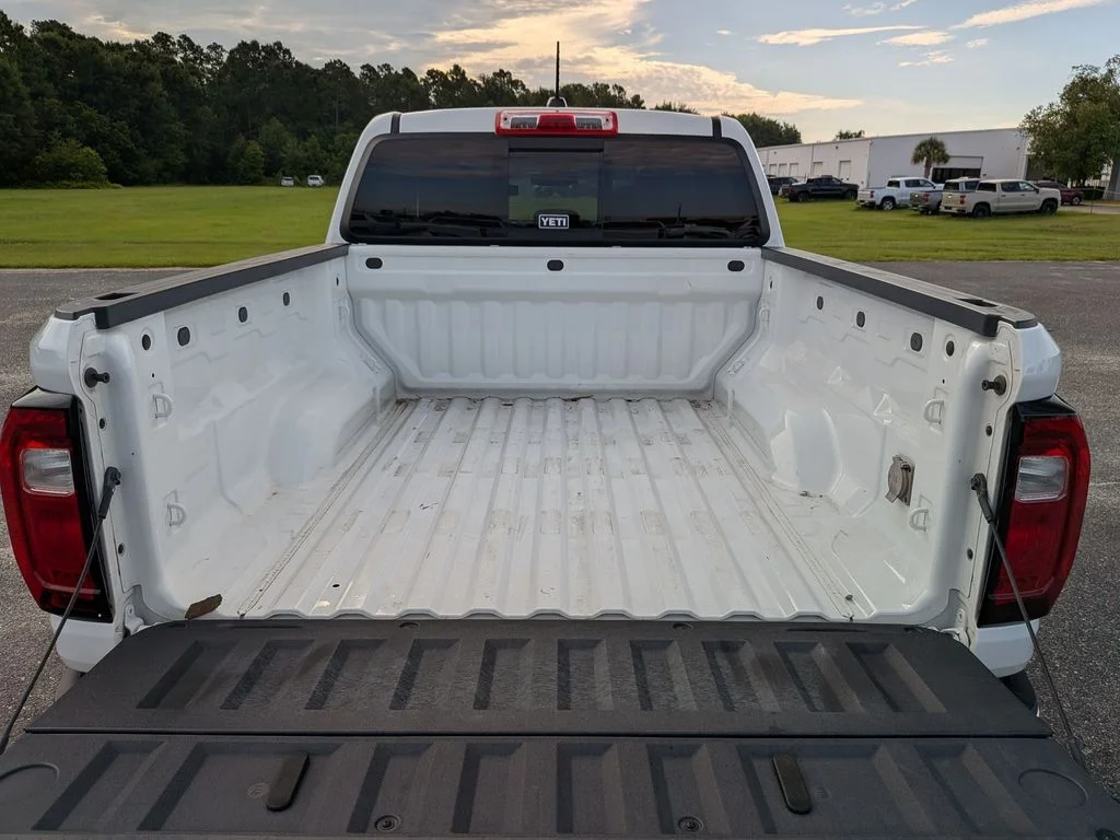 Used 2023 White GMC Elevation image 28
