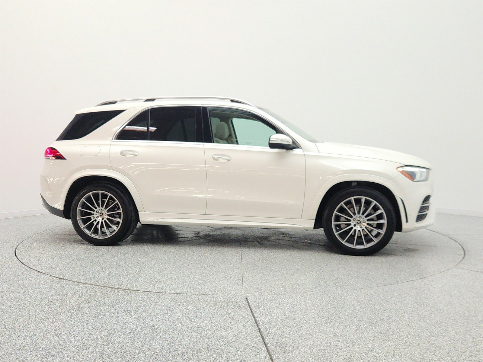 Used 2022 Diamond White Bright Mercedes-Benz GLE 350 SUV image 4