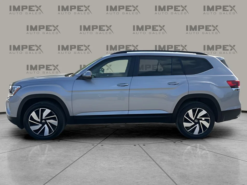 Used 2025 Silver Volkswagen 2.0T SE w/Technology image 2