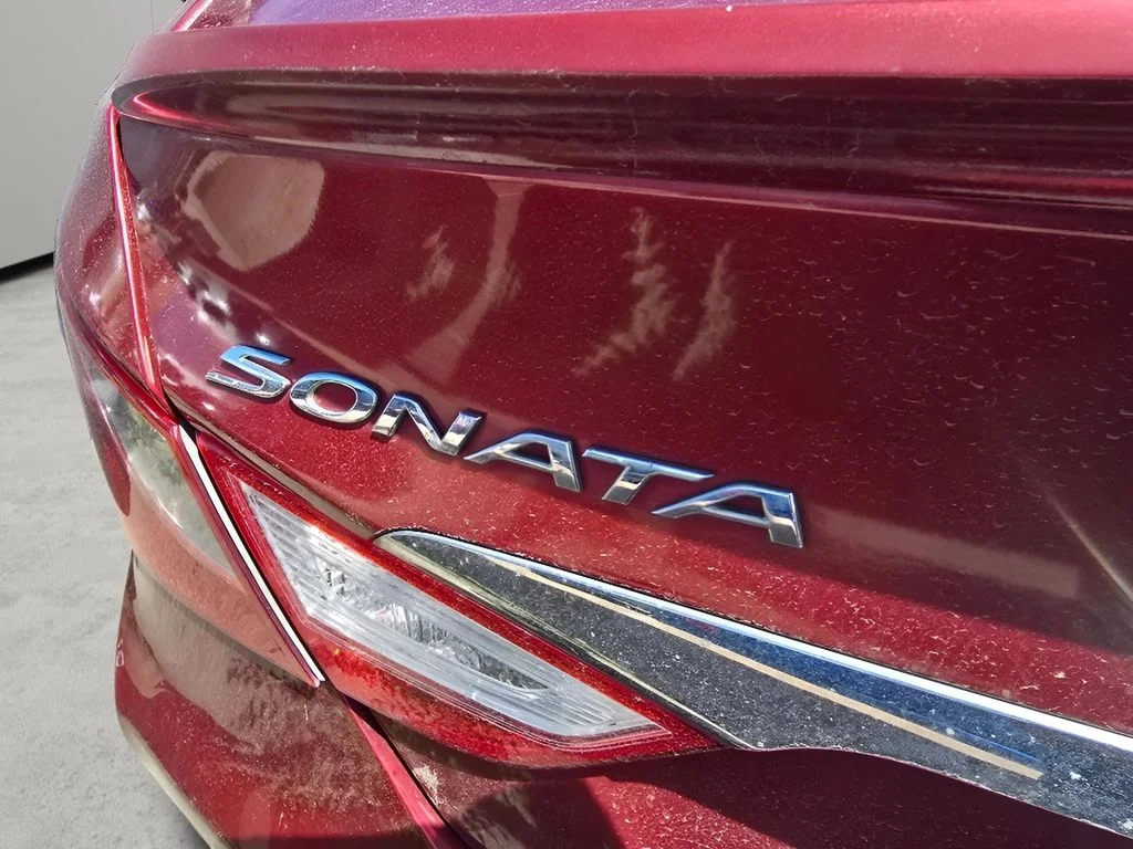 Used 2014 Venetian Red Metallic Hyundai SE image 18