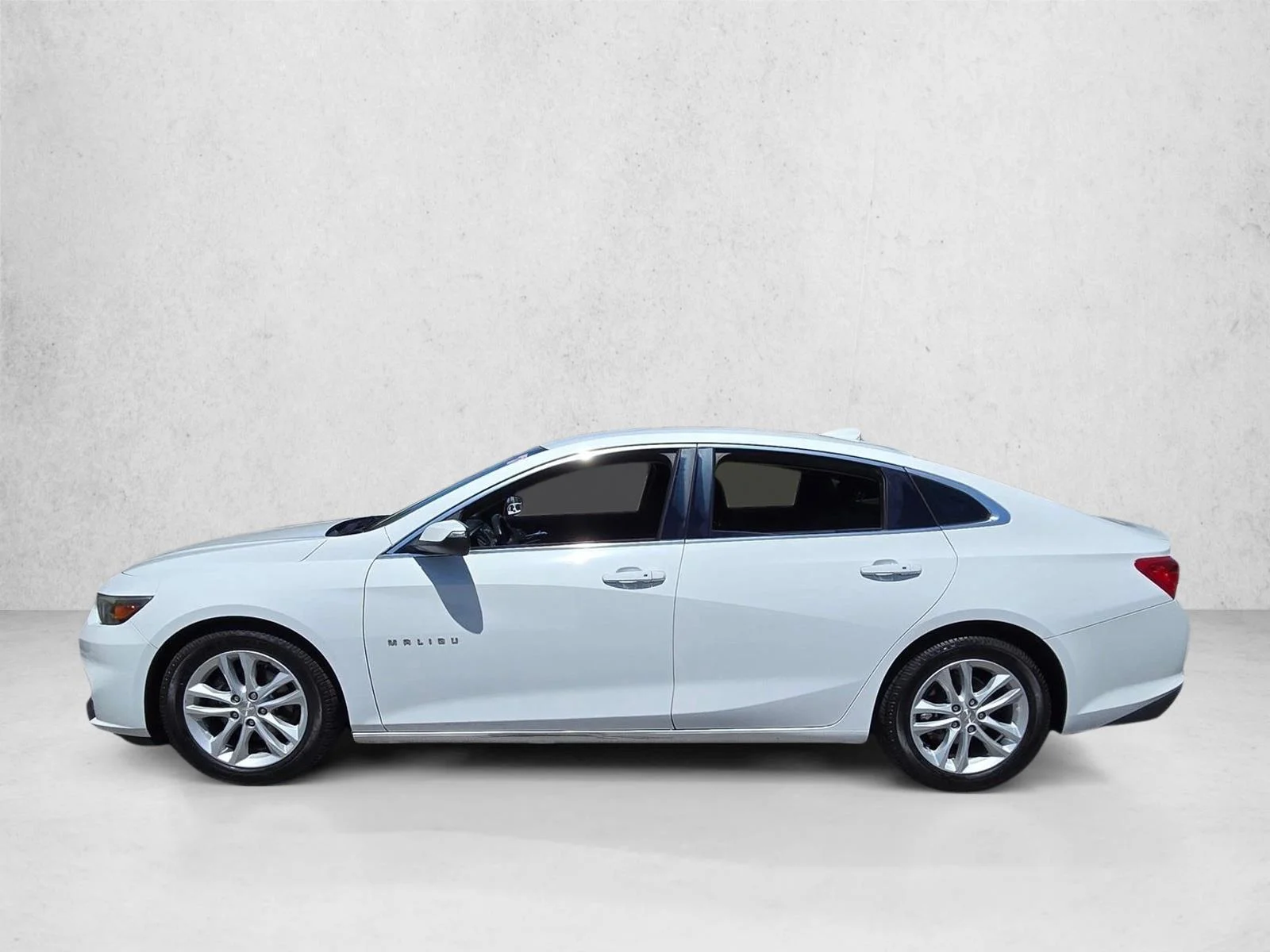 Used 2018 Summit White Chevrolet LT image 9