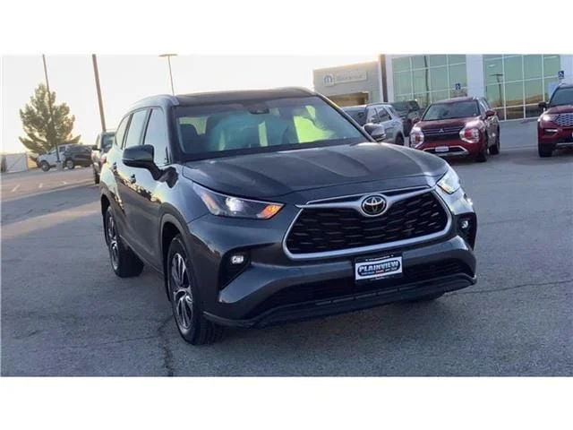 Used 2023 Magnetic Gray Metallic Toyota XLE Front-Wheel Drive image 4