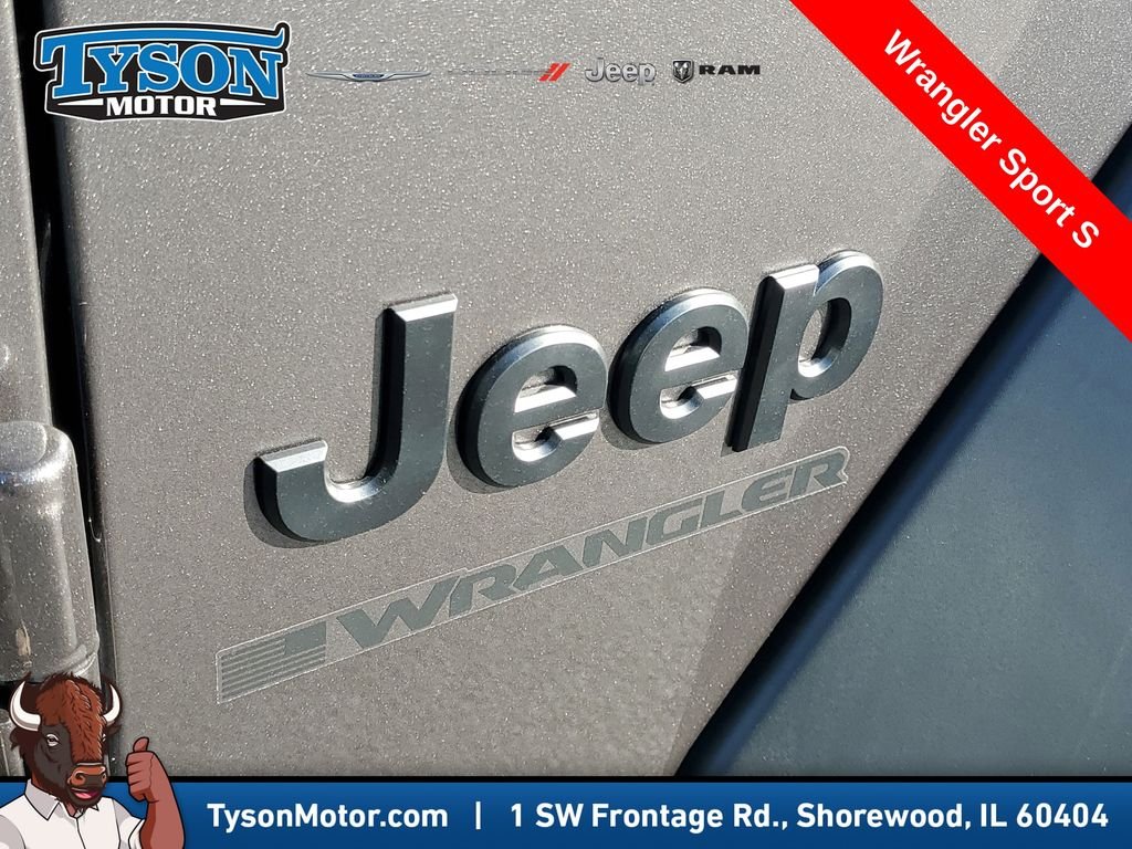 New 2026 Granite Crystal Metallic Clearcoat Jeep Sport S image 5