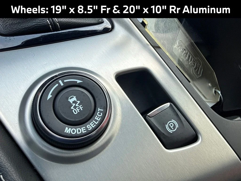 Used 2019 White Chevrolet Stingray image 18