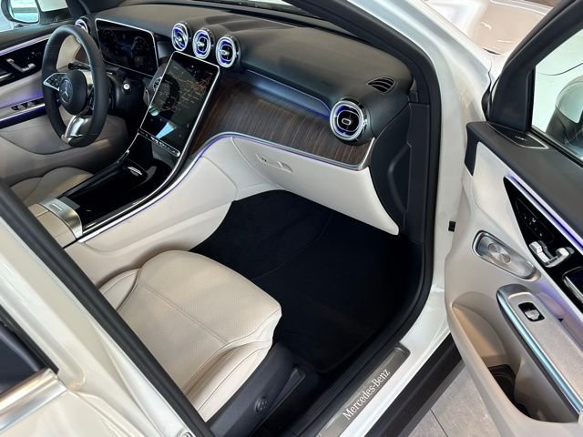 New 2026 Polar White Mercedes-Benz GLC 300 image 22
