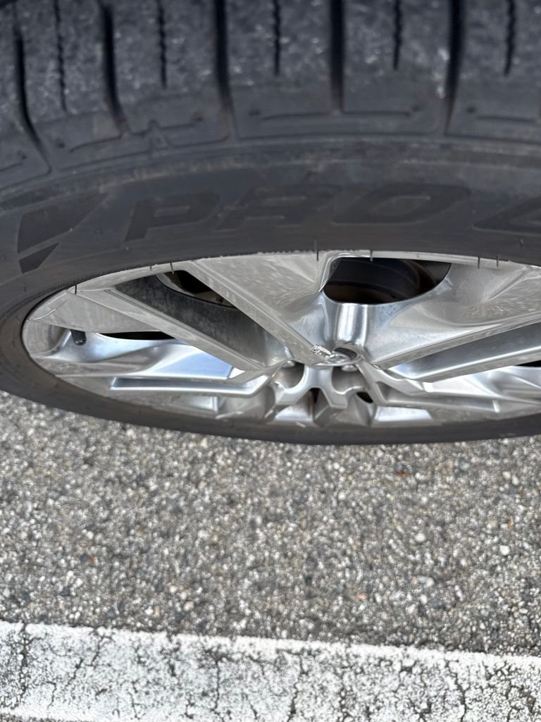 Used 2021  Toyota XLE Premium image 3