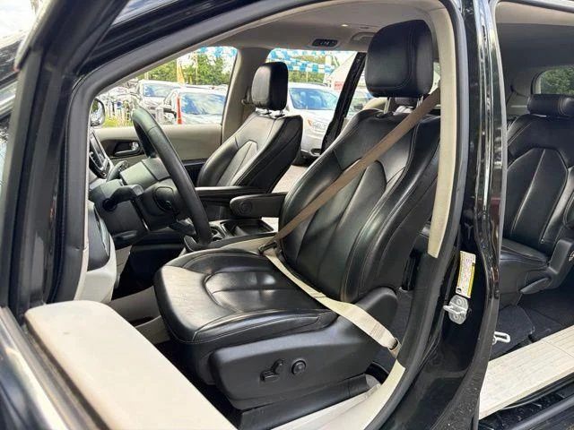Used 2021 Black Chrysler LXI image 28