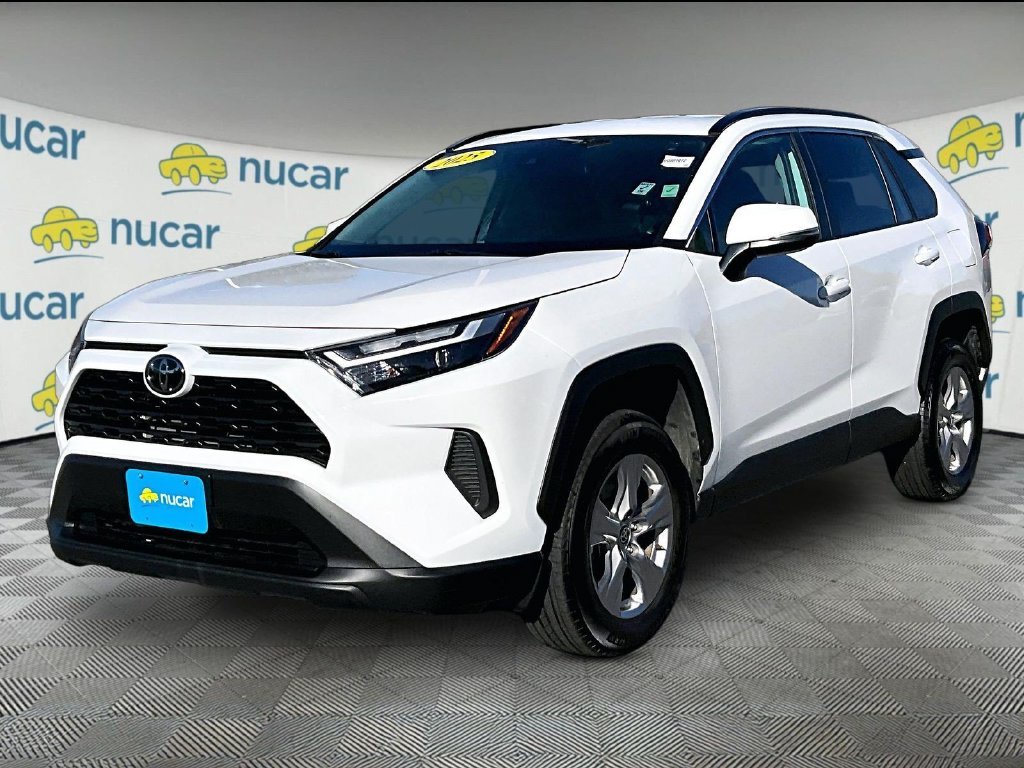 Used 2025 White Toyota XLE image 3