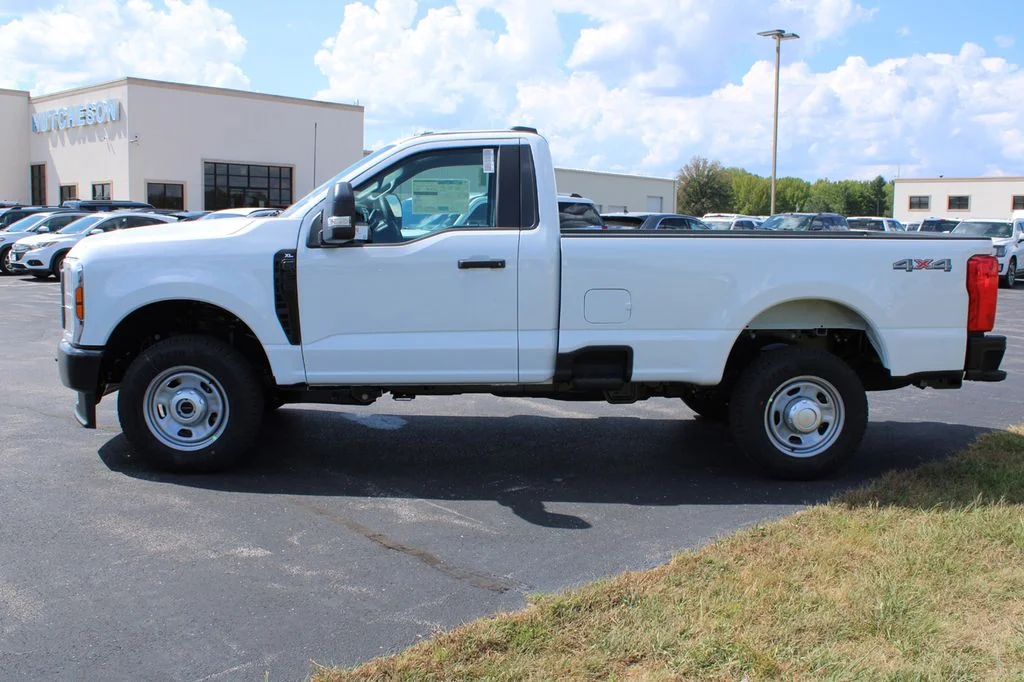 New 2027 Oxford White Ford F-350® XL image 4