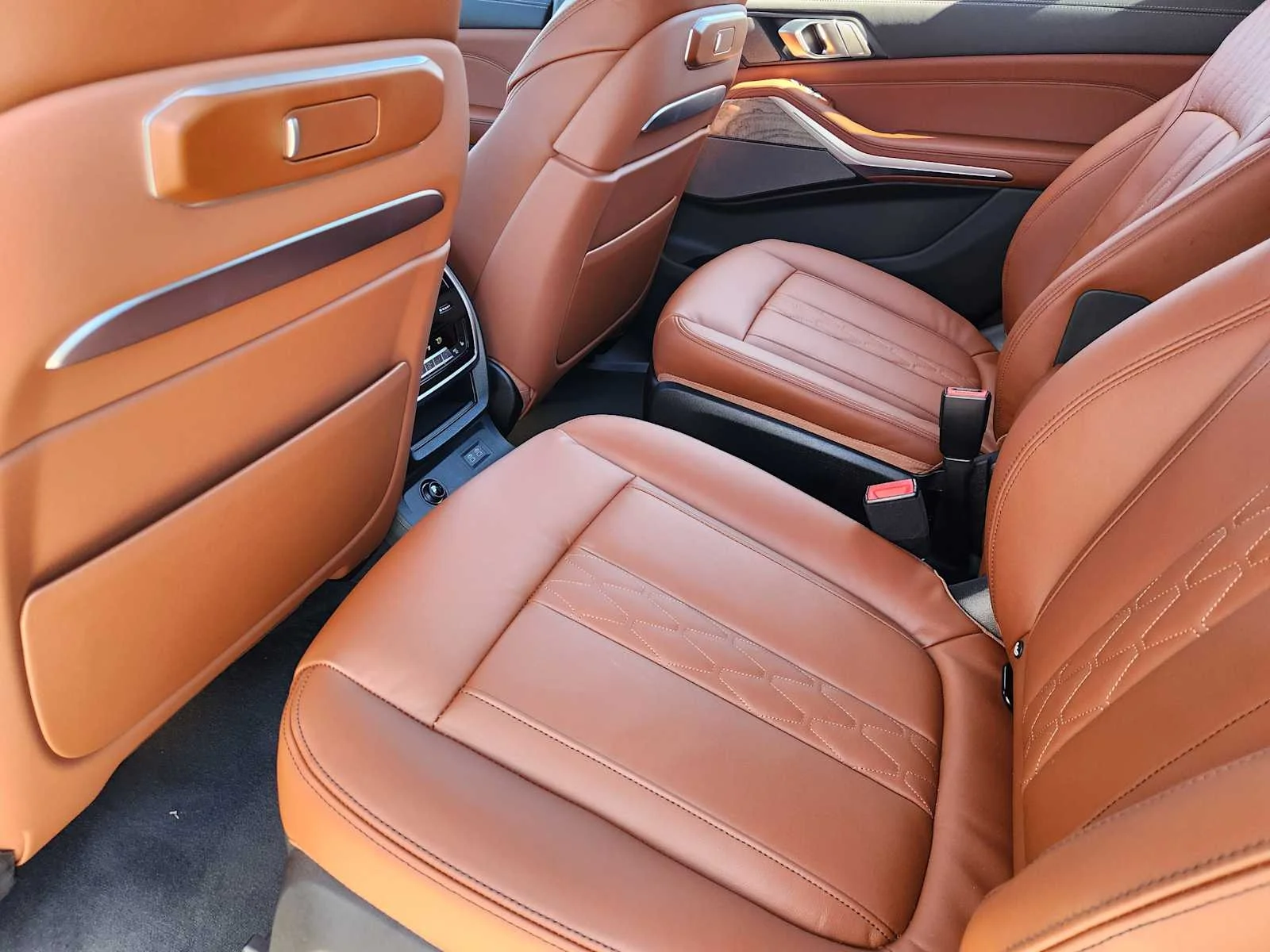 New 2027 Dravit Grey Metallic BMW M60i image 7