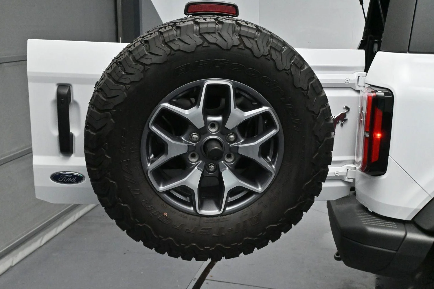 Used 2025 Oxford White Ford Badlands image 34