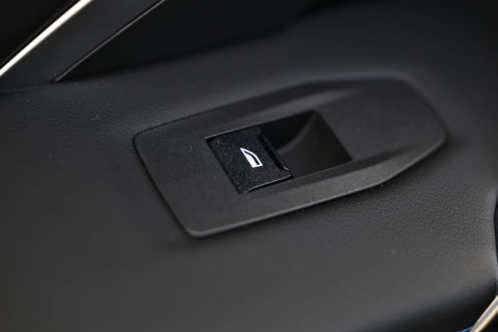New 2026 Black Sapphire Metallic BMW xDrive28i image 24