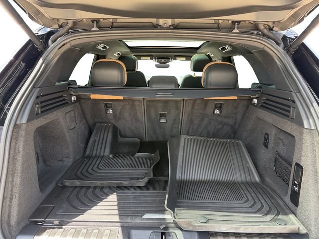 Used 2025 Santorini Black Metallic Land Rover Dynamic SE image 18