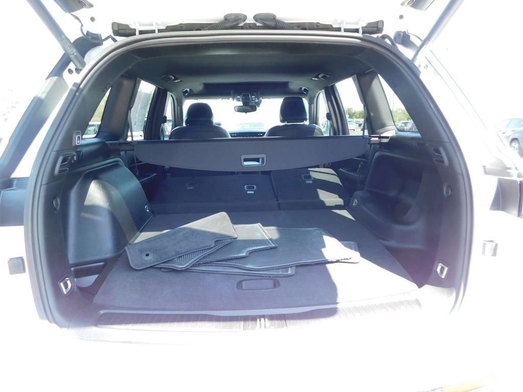Used 2024 White Jeep Altitude image 25