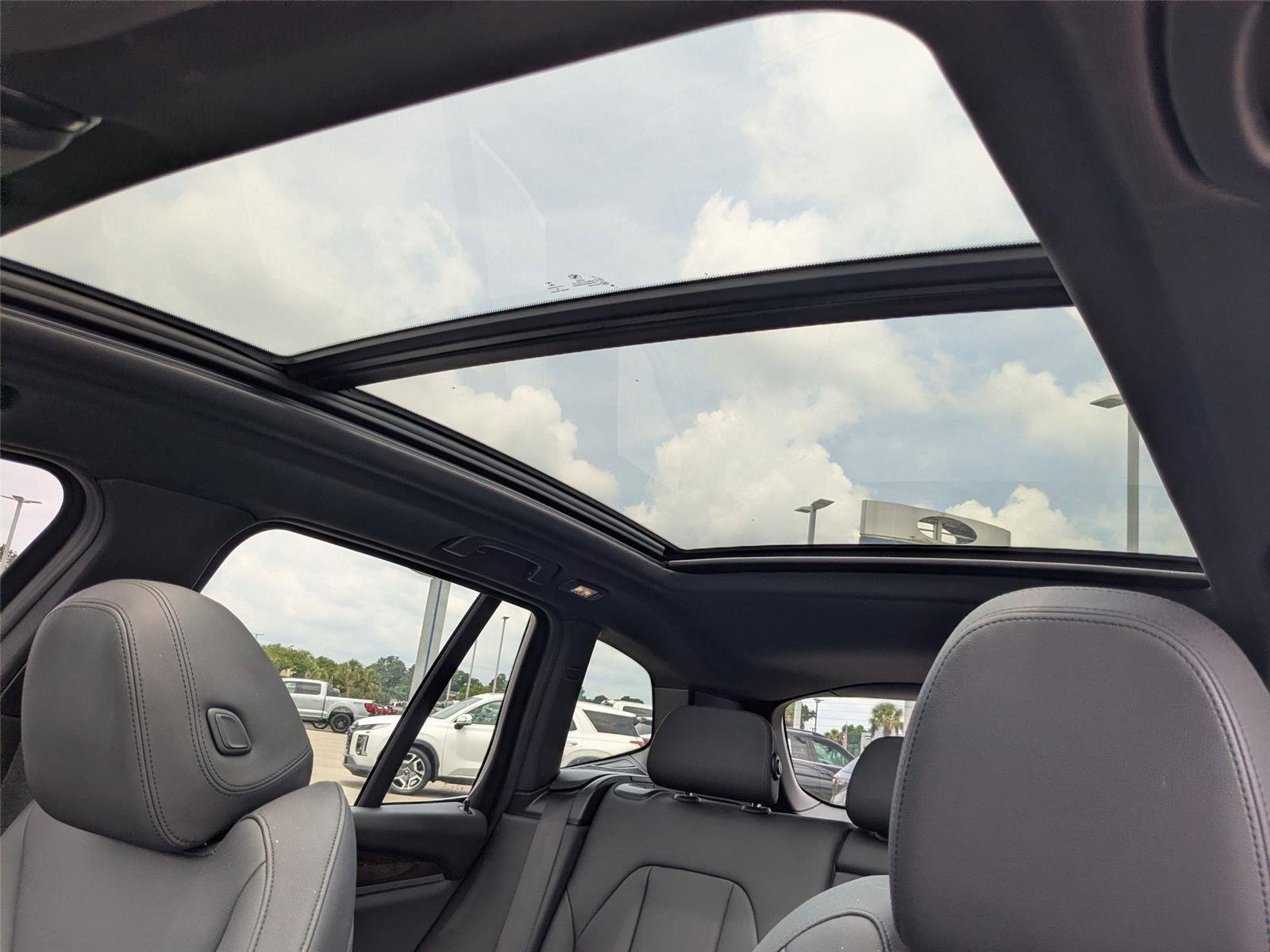Used 2019 Mineral White Metallic BMW xDrive30i image 25