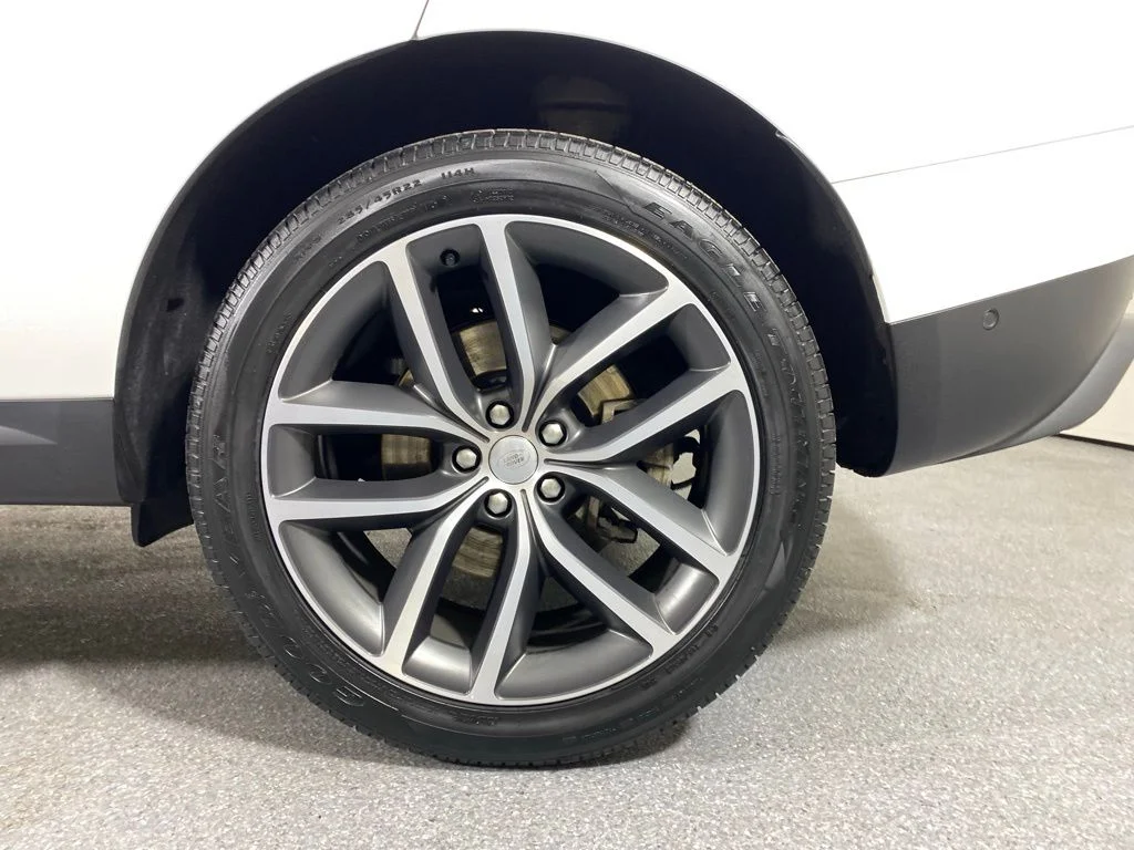Used 2023 Fuji White Land Rover SE image 30