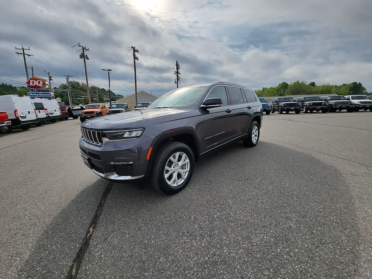 Used 2023 Baltic Gray Metallic Clearcoat Jeep Limited image 5