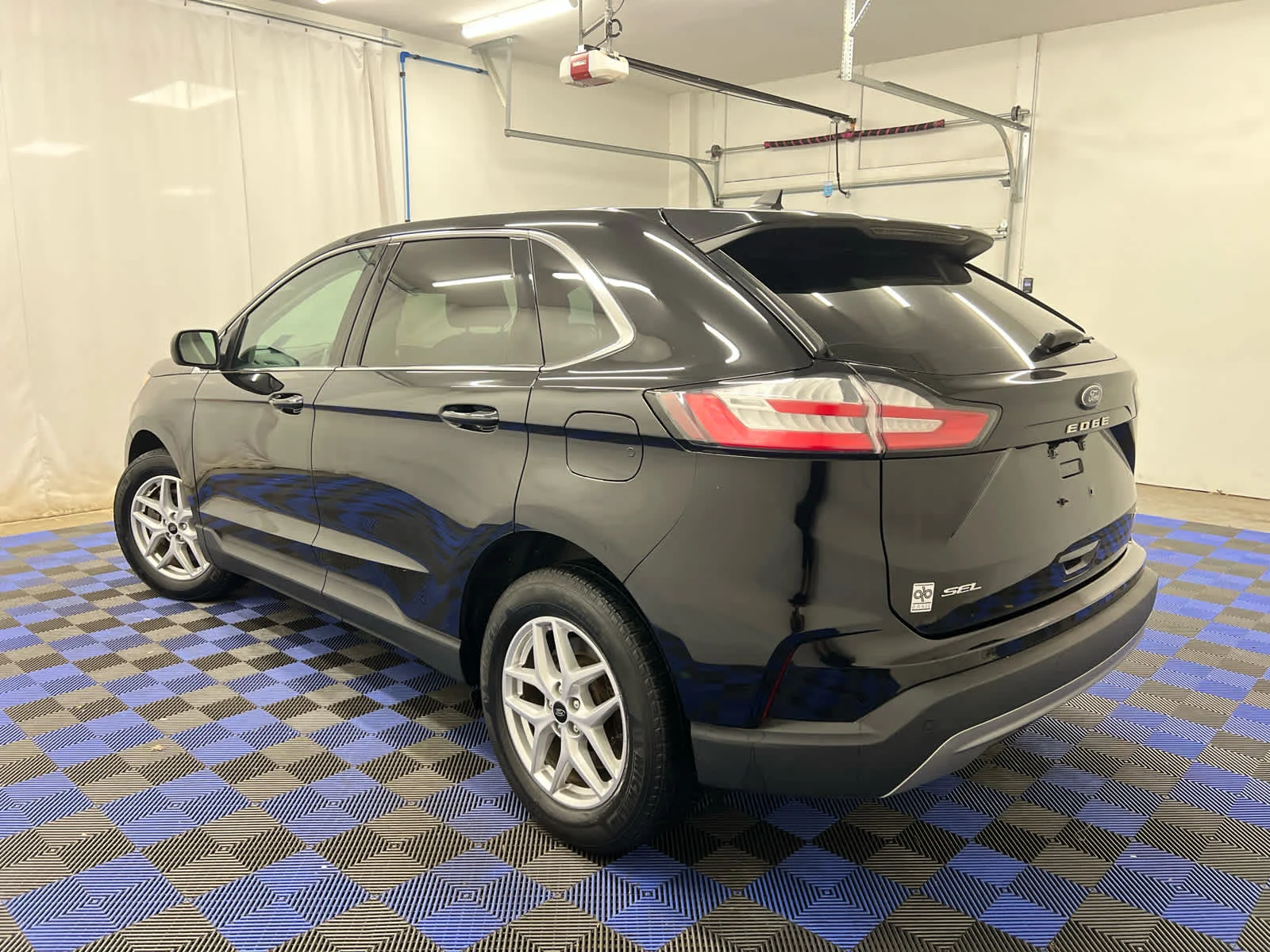 Used 2023 Agate Black Metallic Ford SEL image 7