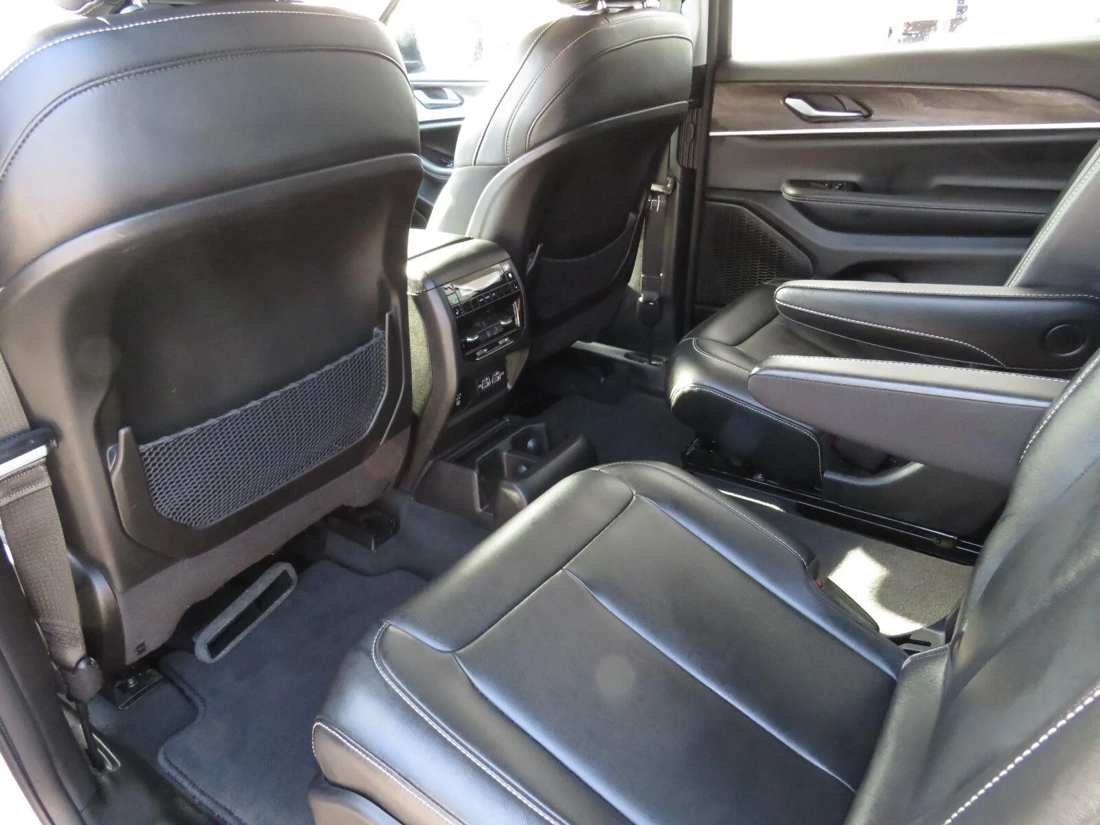 Used 2023 Silver Zynith Jeep Limited image 26