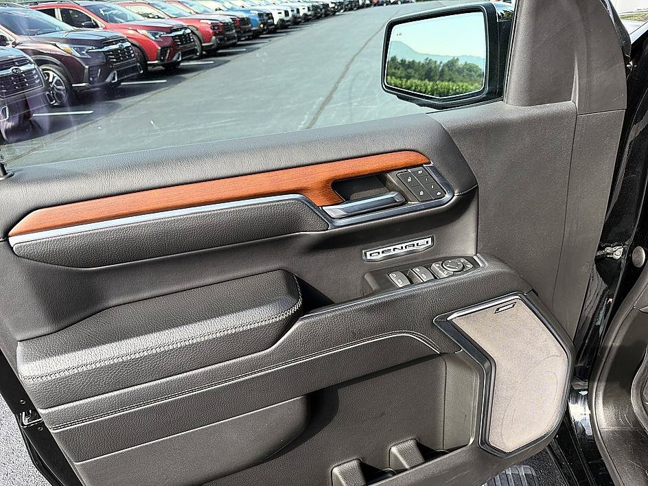 Used 2023 Onyx Black GMC Denali image 10