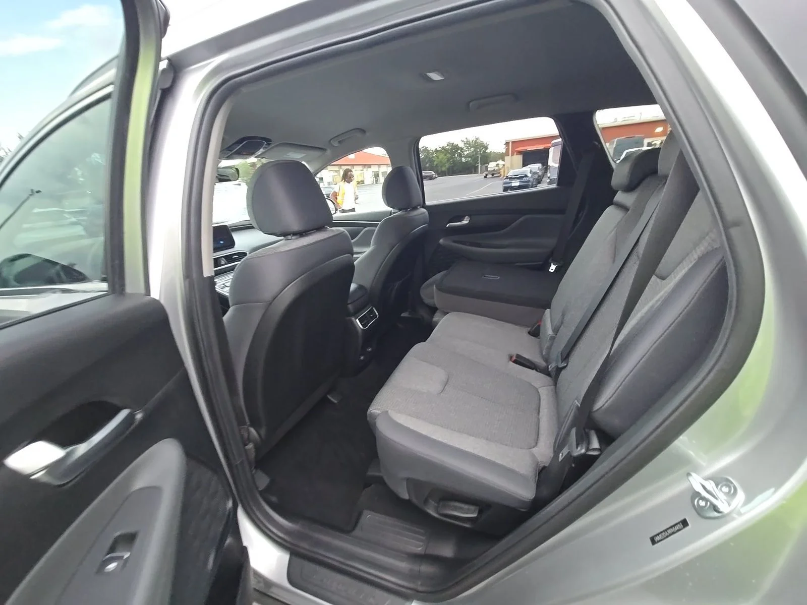 Used 2023 Silver Hyundai SEL image 4