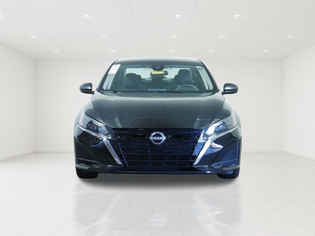 Certified Used 2025 Black Nissan 2.5 SV image 2