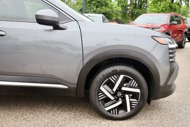 Used 2025 Gray Nissan SV image 13