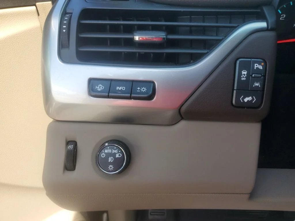 Used 2018 Red Chevrolet Premier image 25
