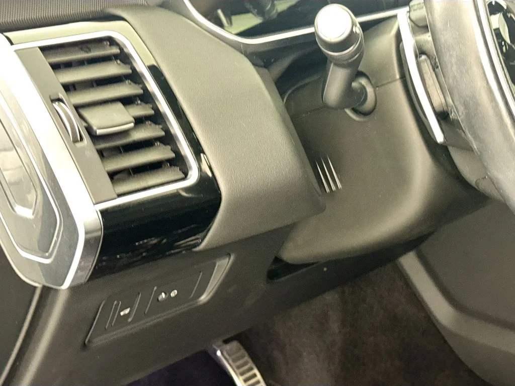 Certified Used 2022 White Land Rover HSE Silver Edition image 10