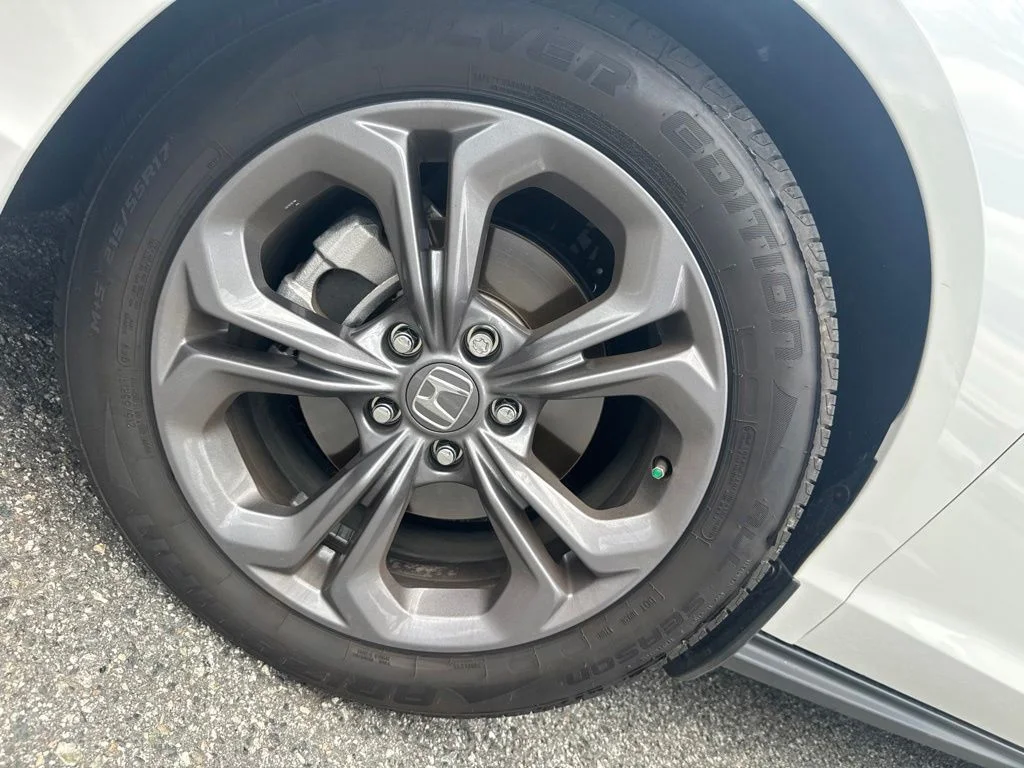 Used 2023 White Honda EX image 9