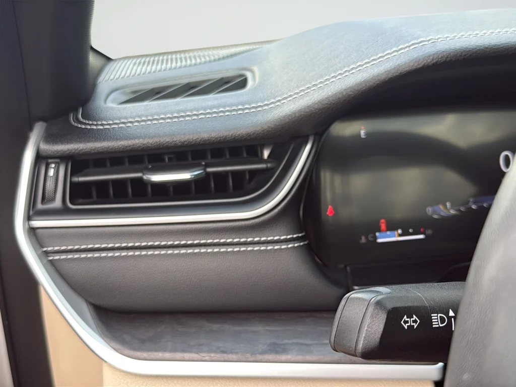 Used 2023 White Jeep Limited image 31