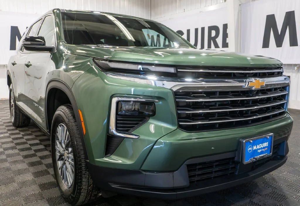 New 2027 Trillium Green Metallic Chevrolet LT image 4