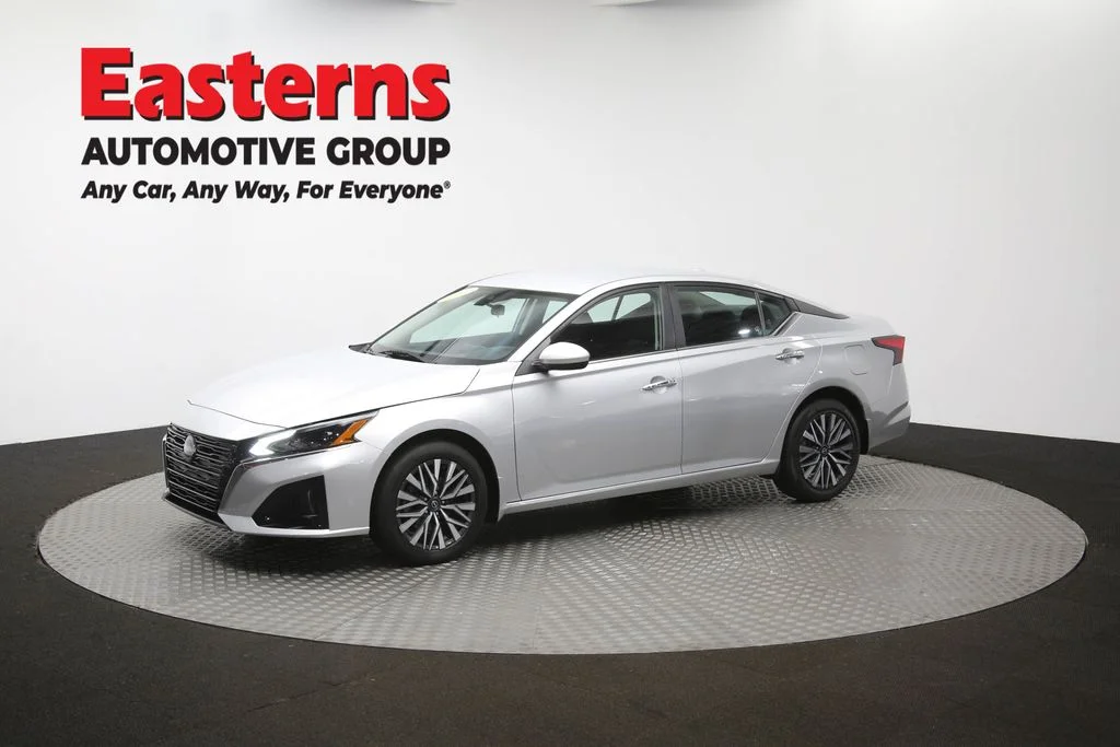 Used 2023 Silver Nissan 2.5 SV image 56