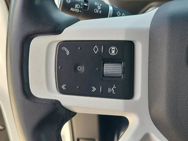 Used 2025 White Land Rover S image 23