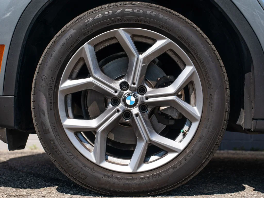 Used 2024 Gray BMW xDrive30i image 12