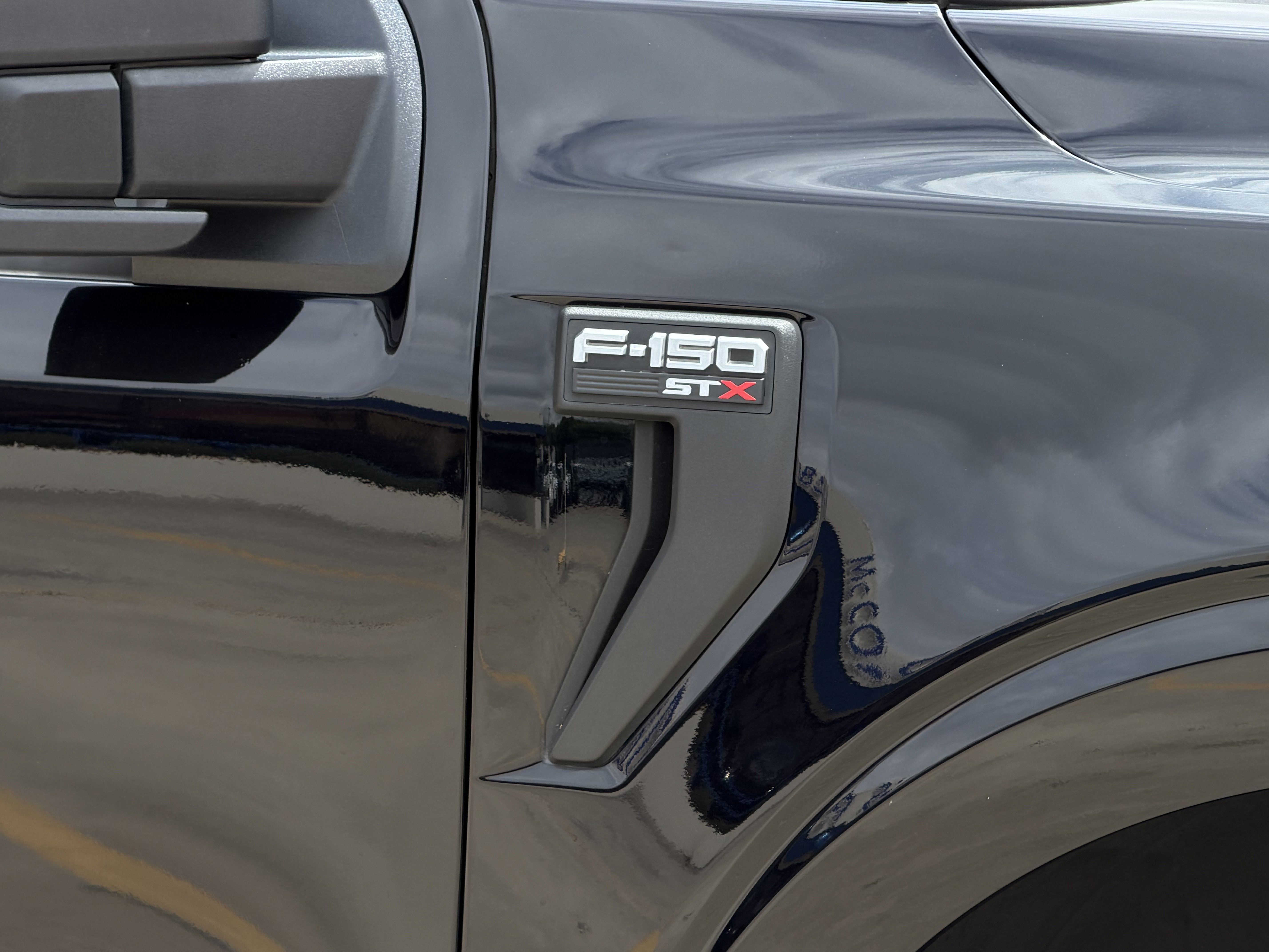 Used 2022 Agate Black Metallic Ford XL image 4