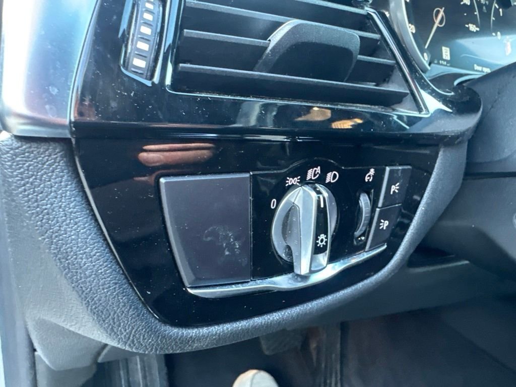 Used 2019 Silver BMW 530i xDrive image 37