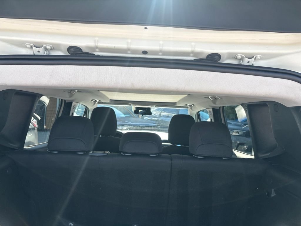 Used 2019 White Jeep Latitude image 11