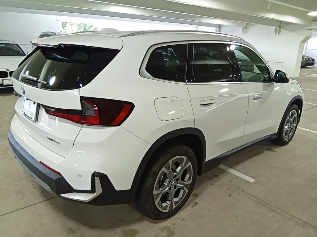 Used 2023 Alpine White BMW xDrive28i image 5