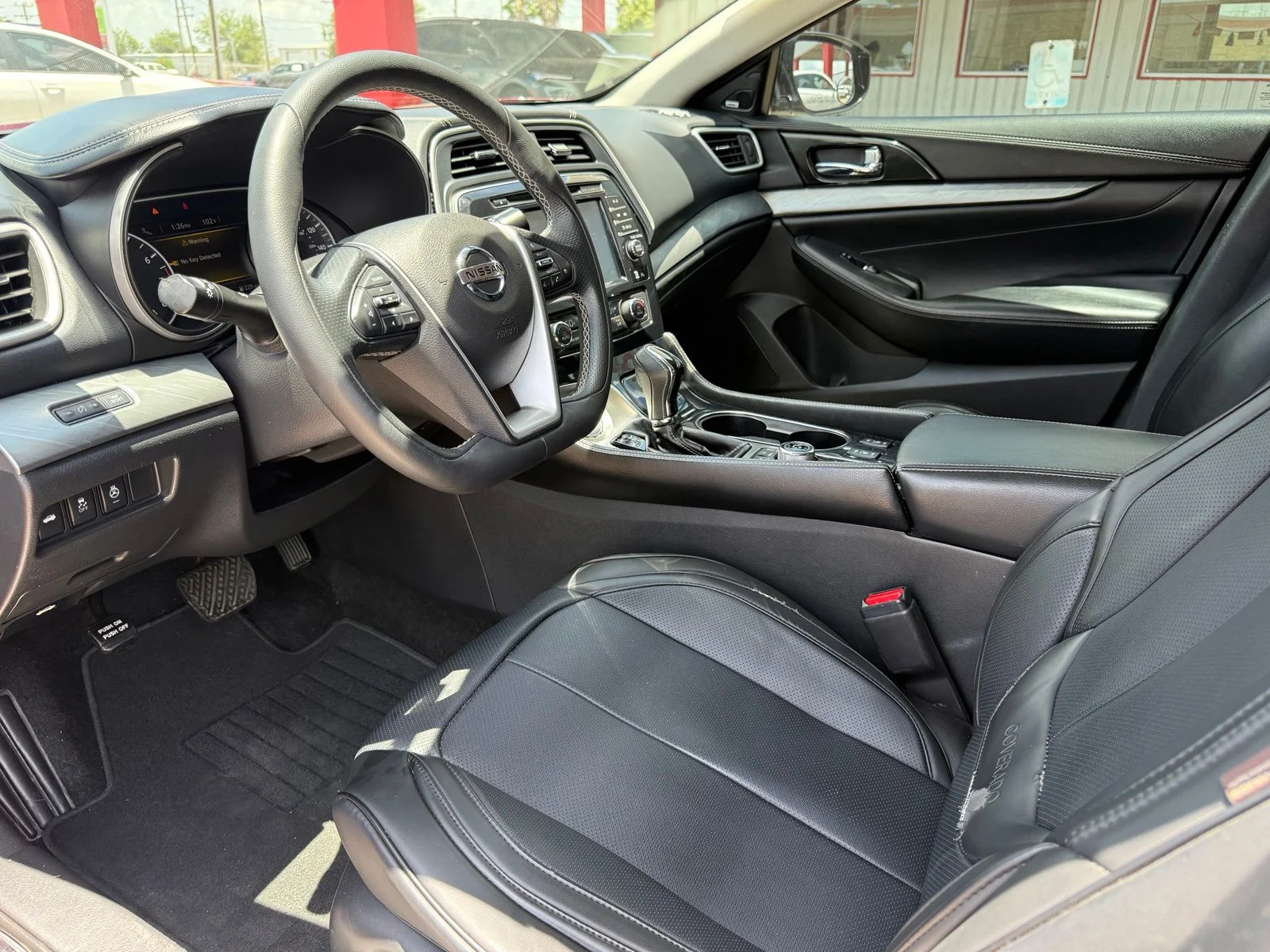 Used 2018 Red Nissan 3.5 SL image 11