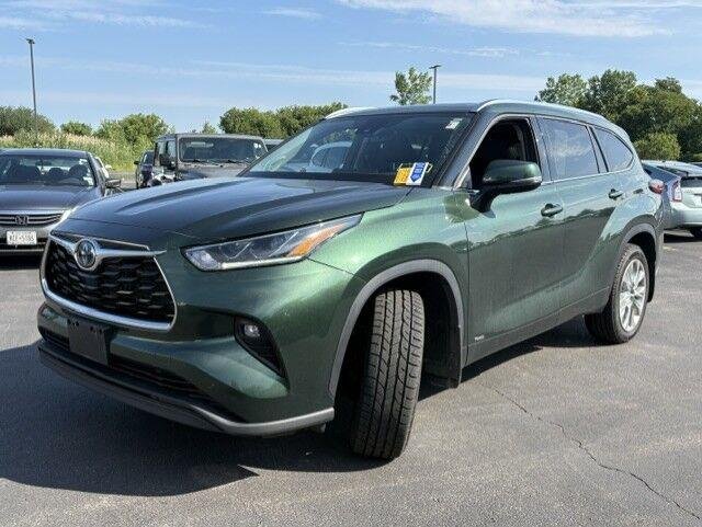Used 2023 Cypress Toyota Limited image 6