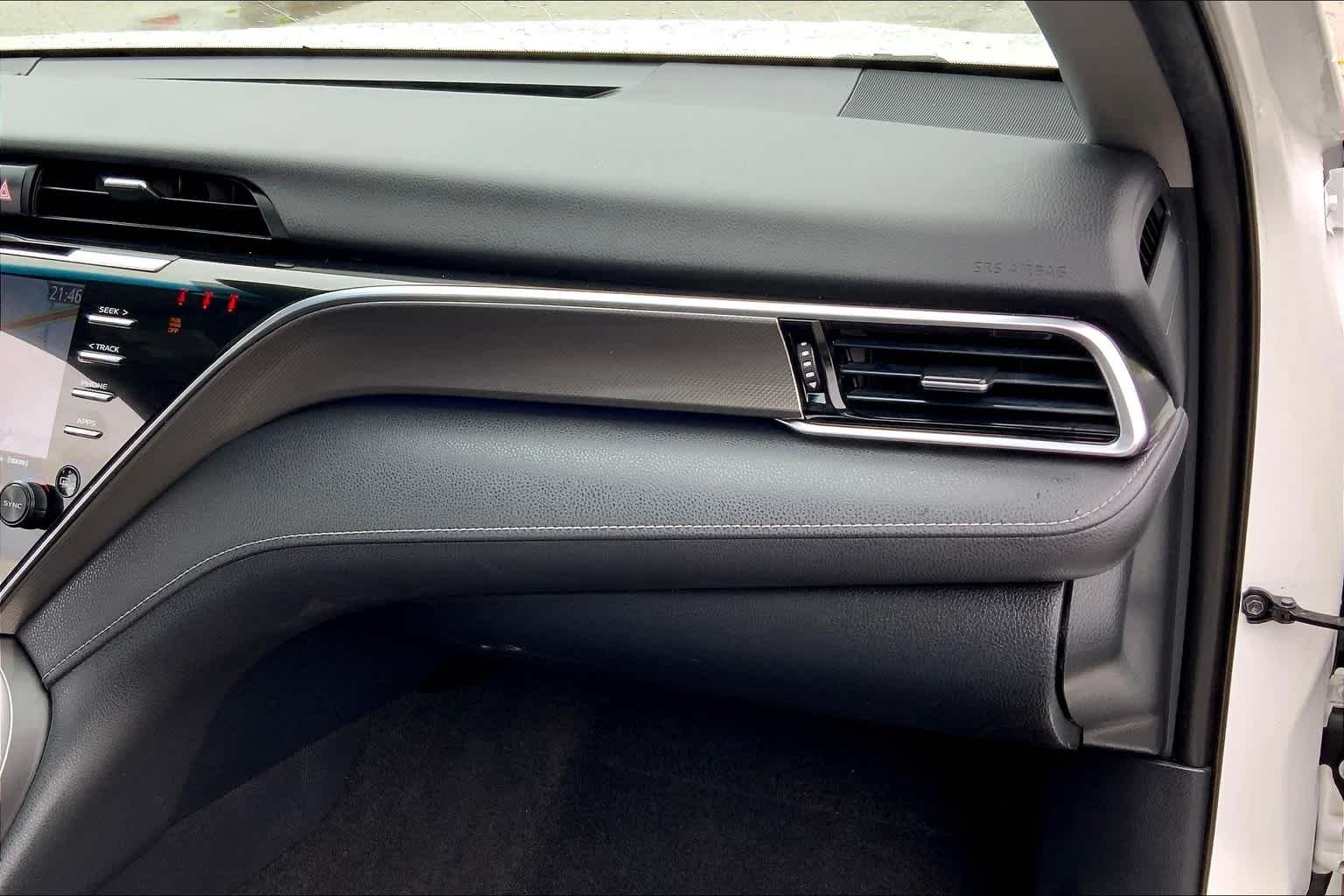 Used 2018 Wind Chill Pearl Toyota XSE V6 image 17