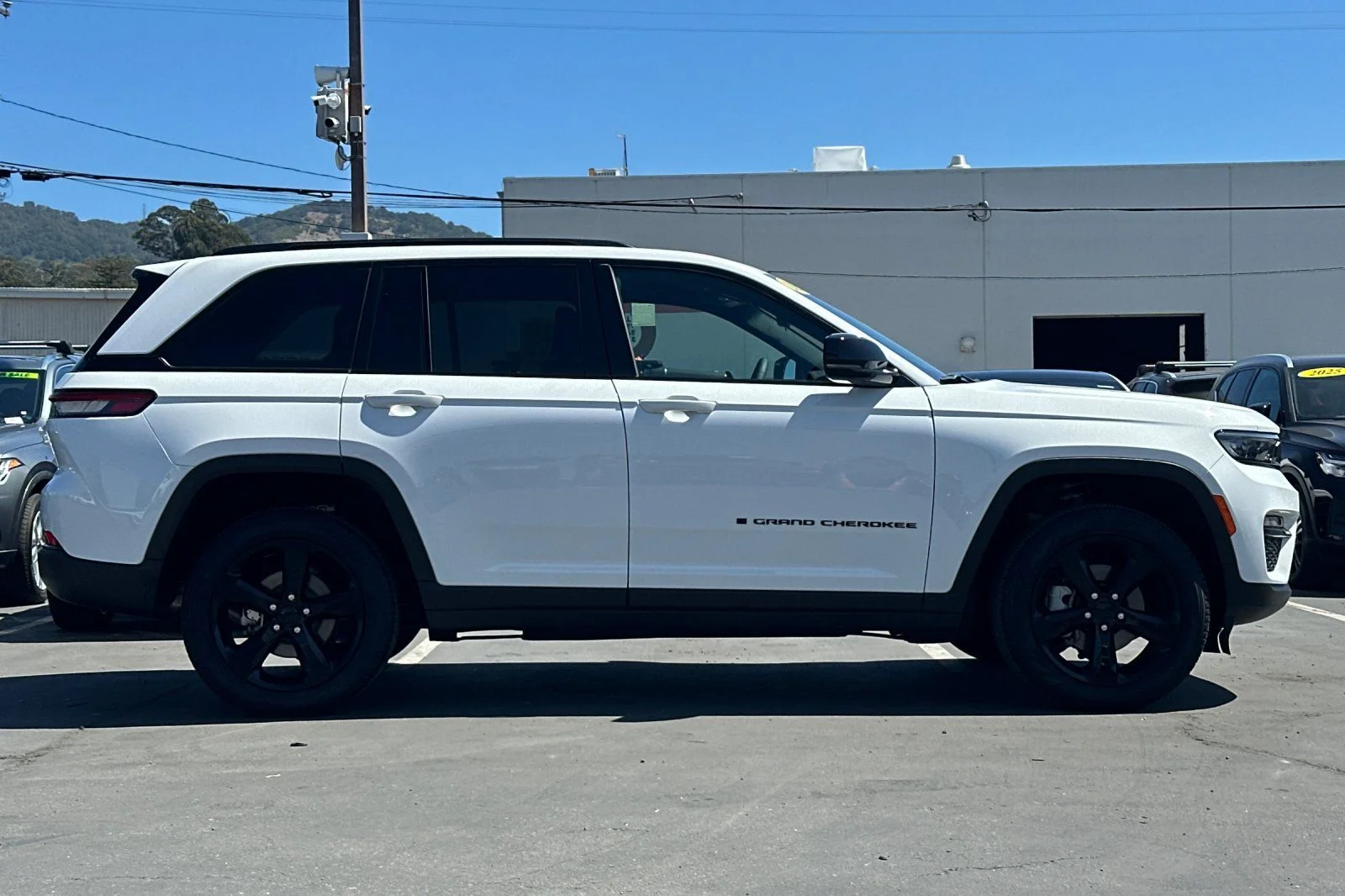 Used 2025 Bright White Clearcoat Jeep Limited image 8