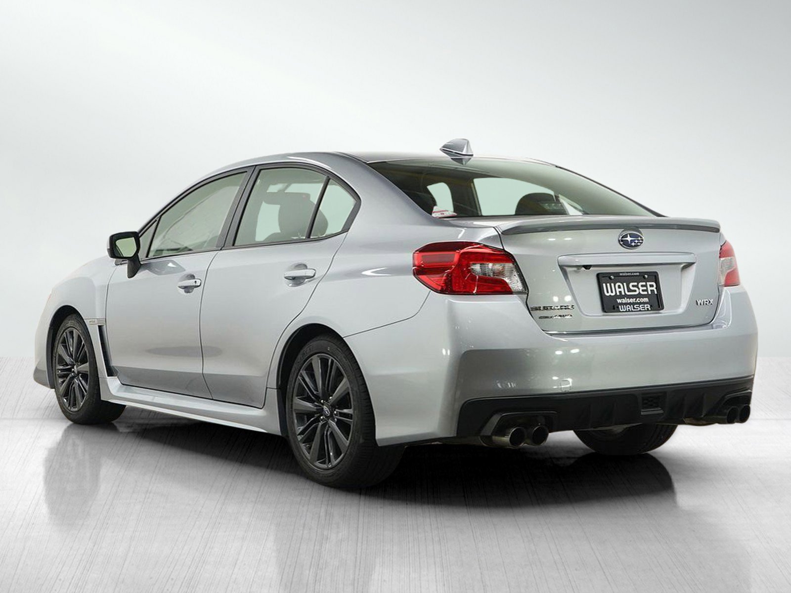 Used 2018 Ice Silver Metallic Subaru  image 3