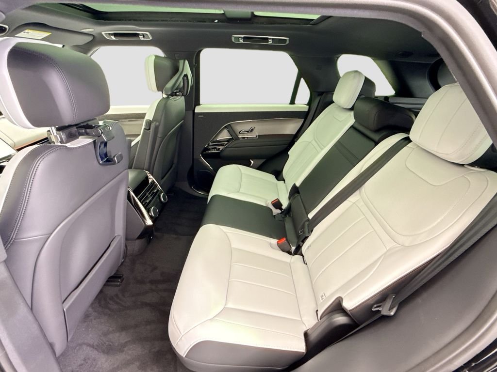New 2026 Santorini Black Land Rover Dynamic SE image 20