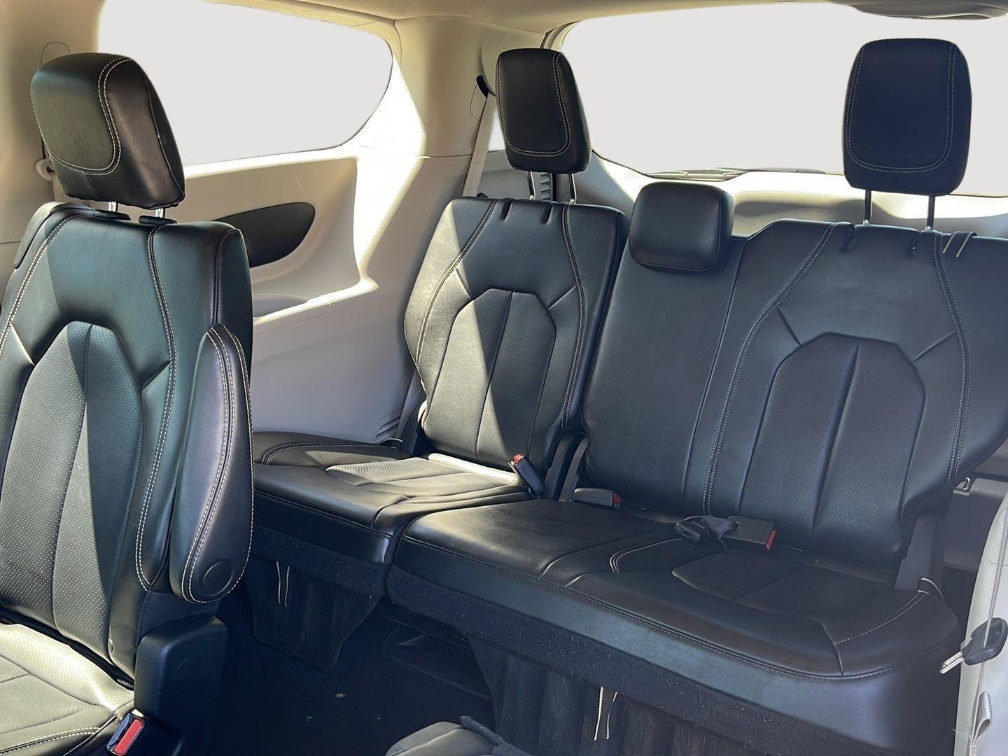 2023 Chrysler Pacifica Touring L - Photo 12
