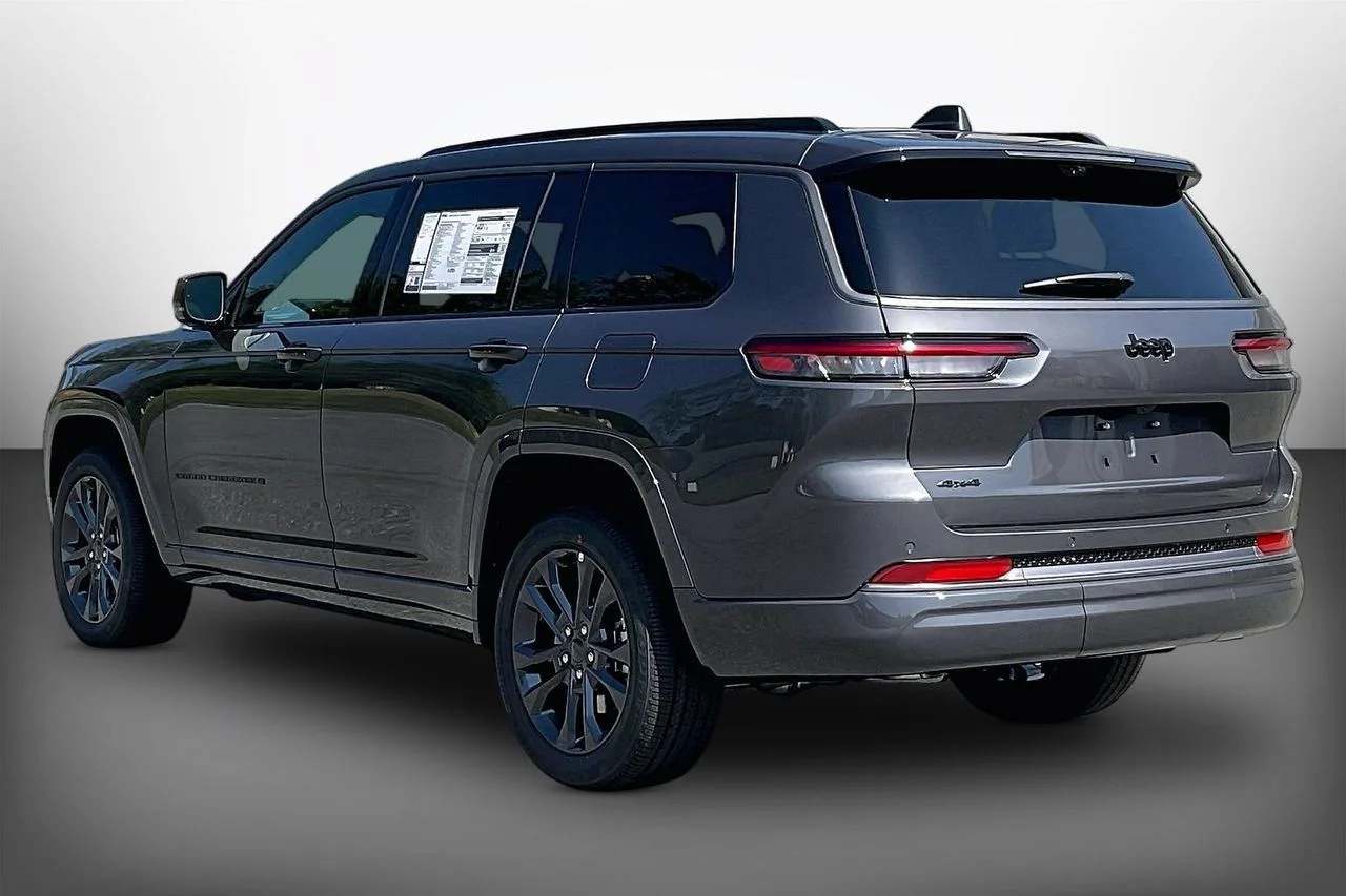 New 2026 Baltic Gray Metallic Clearcoat Jeep Limited Reserve image 6