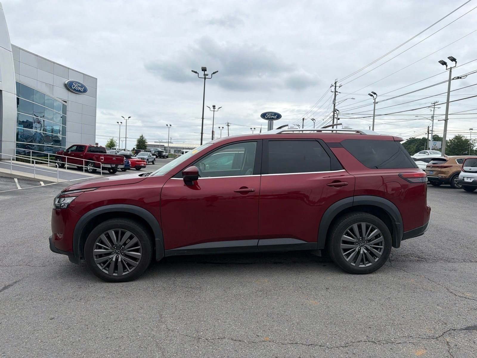 Used 2023 Scarlet Ember Nissan SL image 3