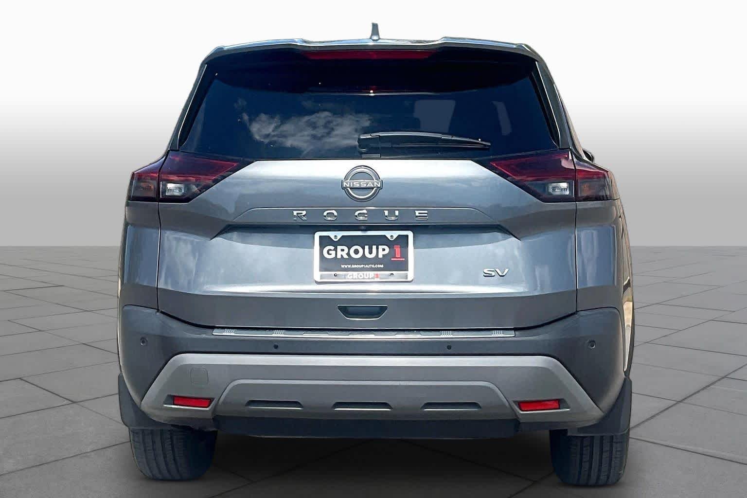 Used 2022 Gun Metallic Nissan SV image 4