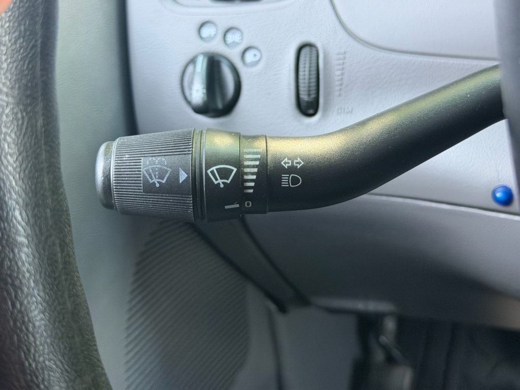 Used 2003 Blue Ford  image 19